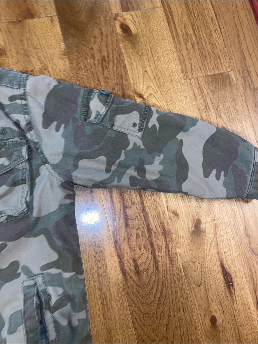 Boys Medium Old Navy Army fleece lined camo coat.